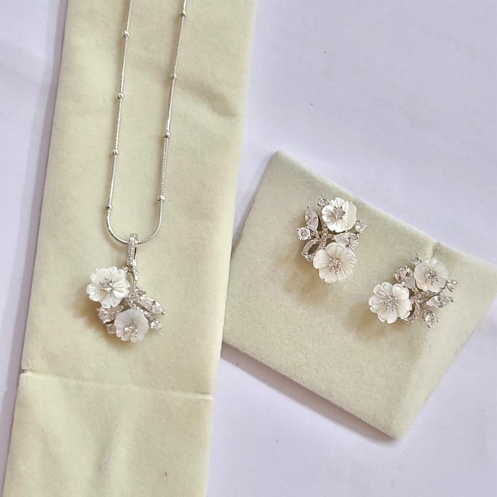 Gorgeous MOP Floral neckpiece with earling 925 silver