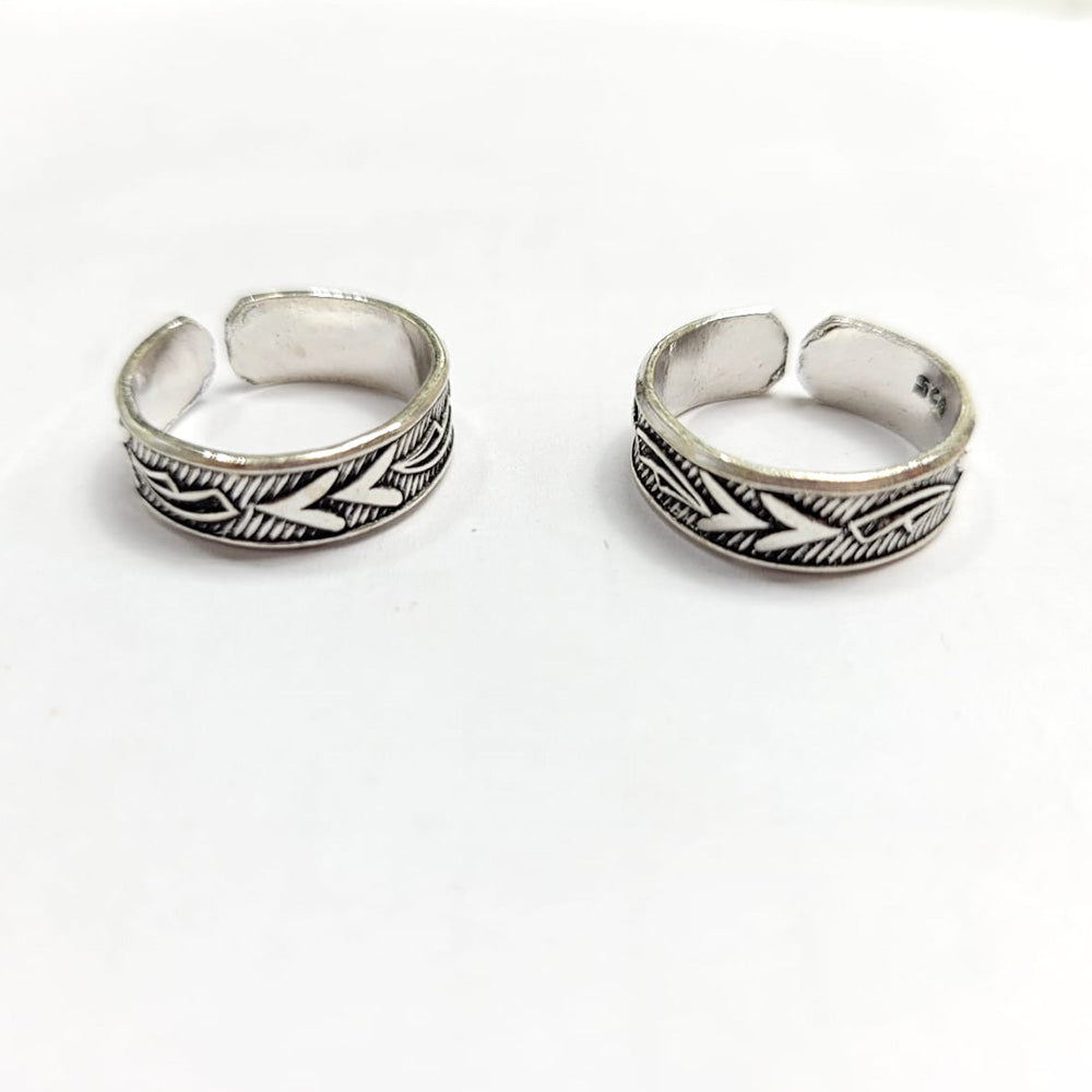 Oxidised leaf Toe Ring