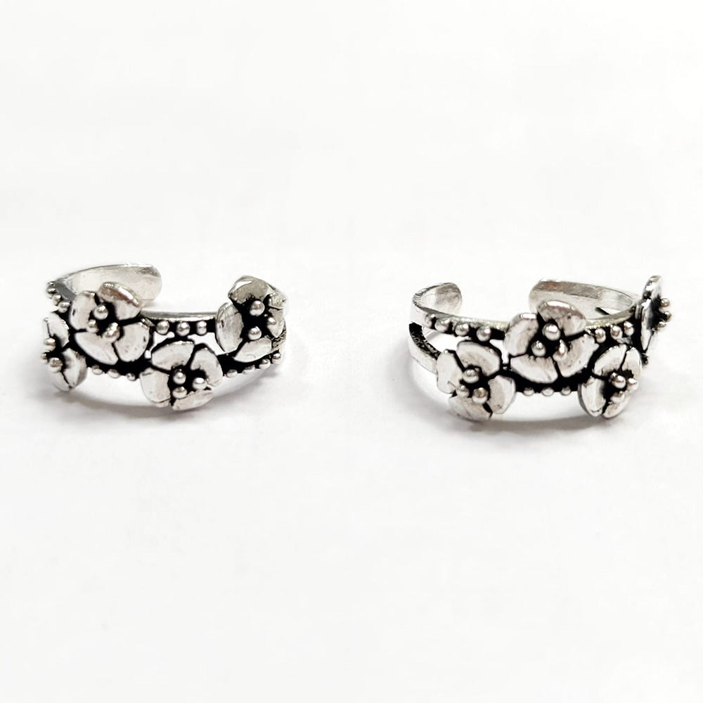 Oxidised flower silver toe ring