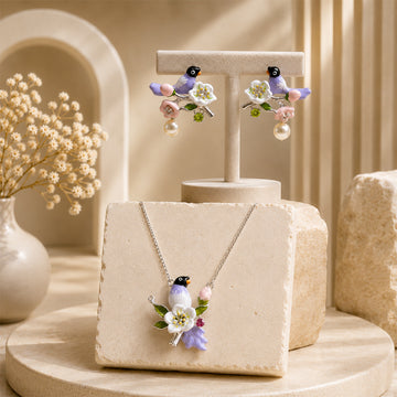 Red - billed Blue Magpie flower pendant set