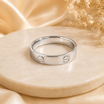 Elegant silver band ring